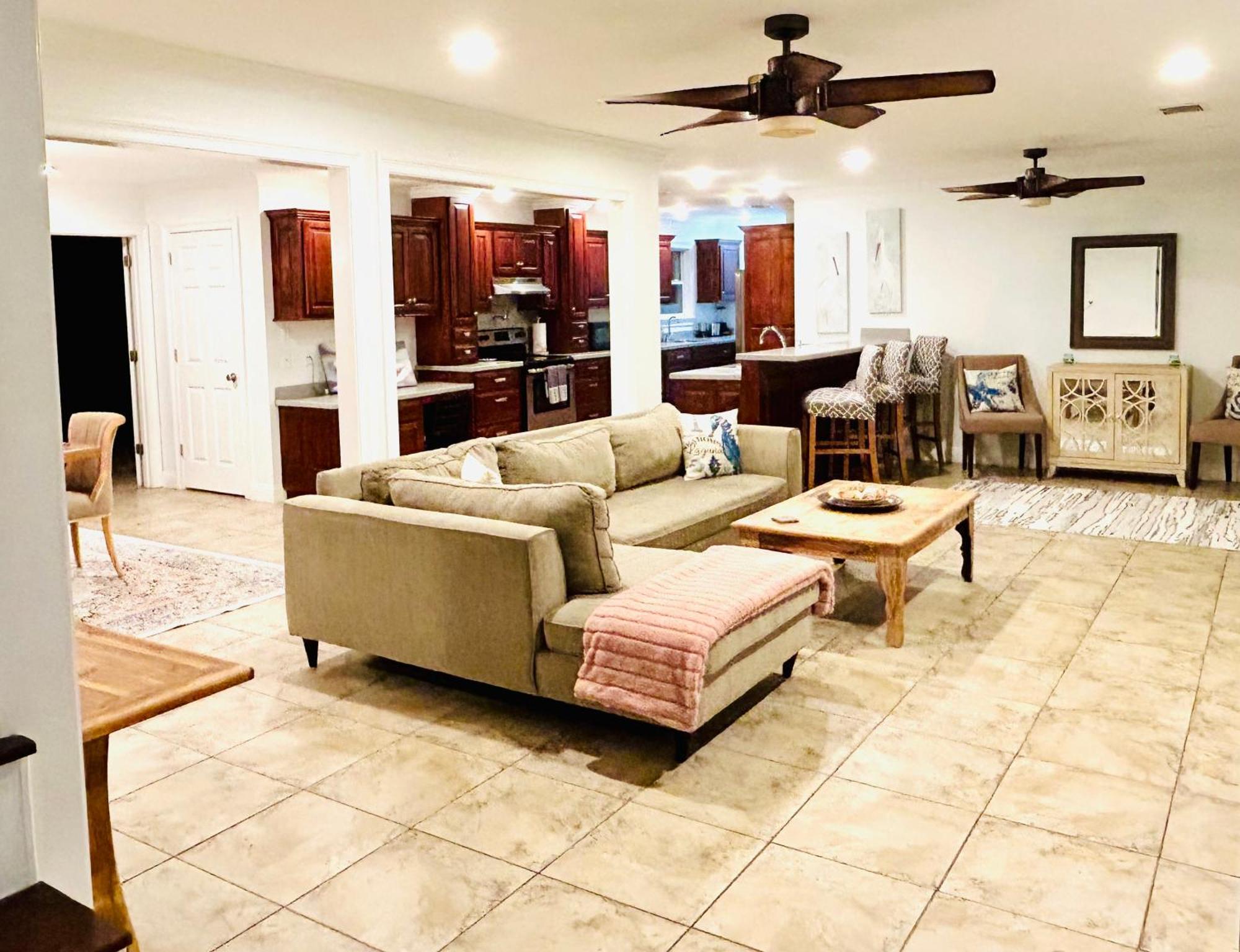4/3 Home Centrally Located, Beach, Casino, Airport, Dining, Golfing, Shopping, Entertainment ガルフポート エクステリア 写真